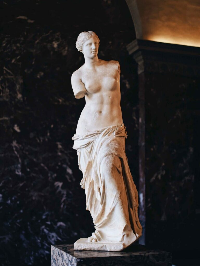 la sculpture est ancienne