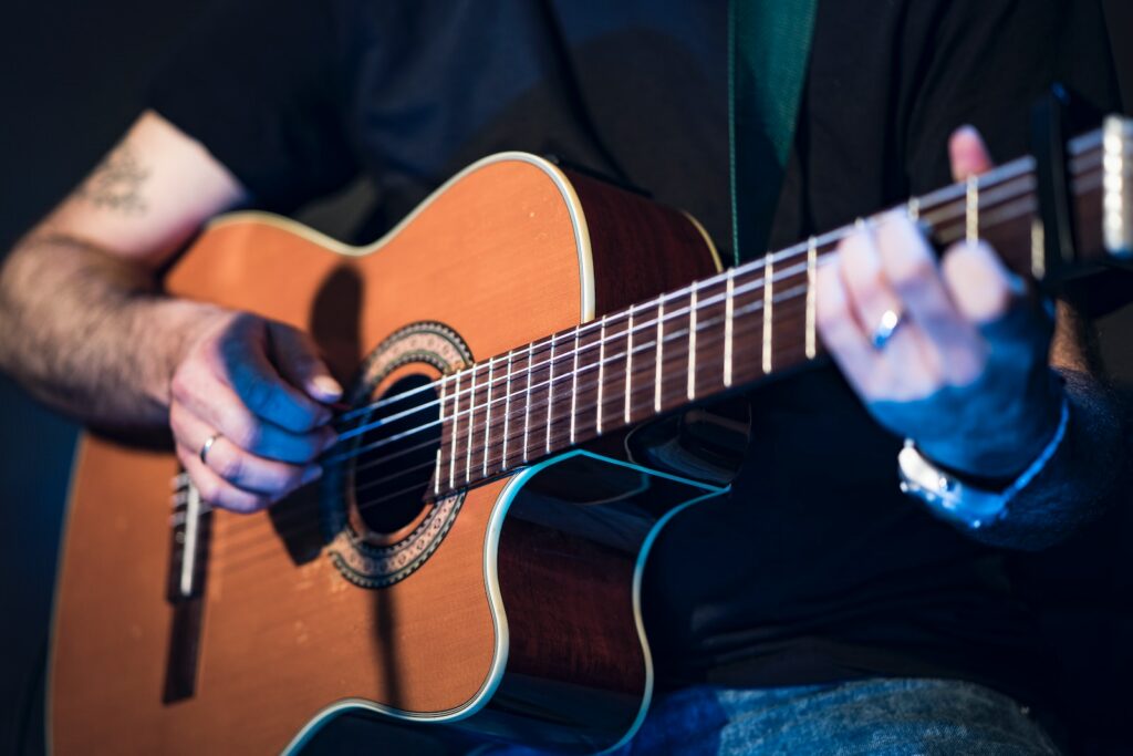 La pratique d'un instrument de musique peut avoir un impact significatif sur la santé mentale d'une personne